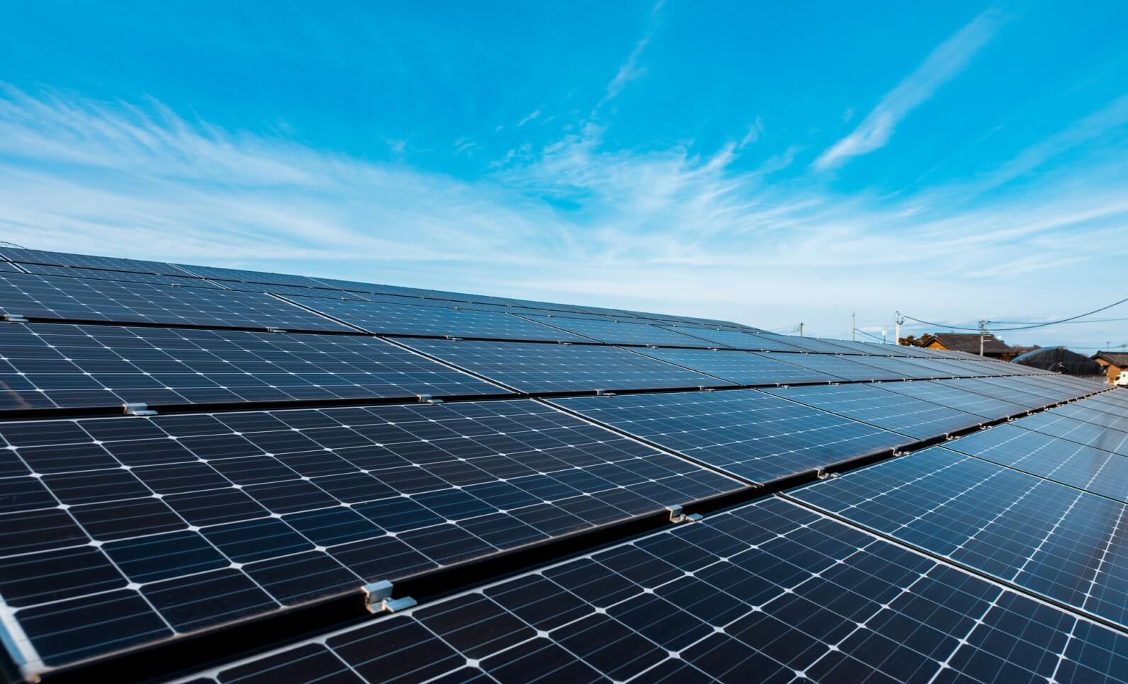 日照時間が短い山間の工場へ導入