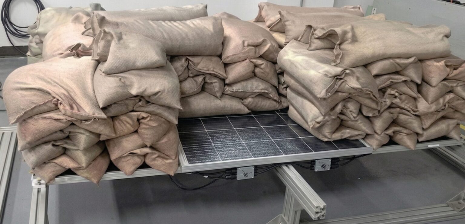 業界トップクラスの耐荷重8,000Pa！
過酷な天候から家を守る「屋根の盾」